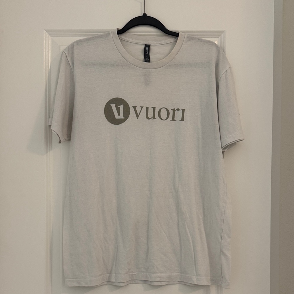 Men’s Vuori Logo Shirt Large